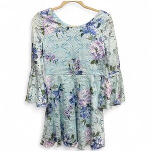 Amy wear floral lace dress with bell sleeves